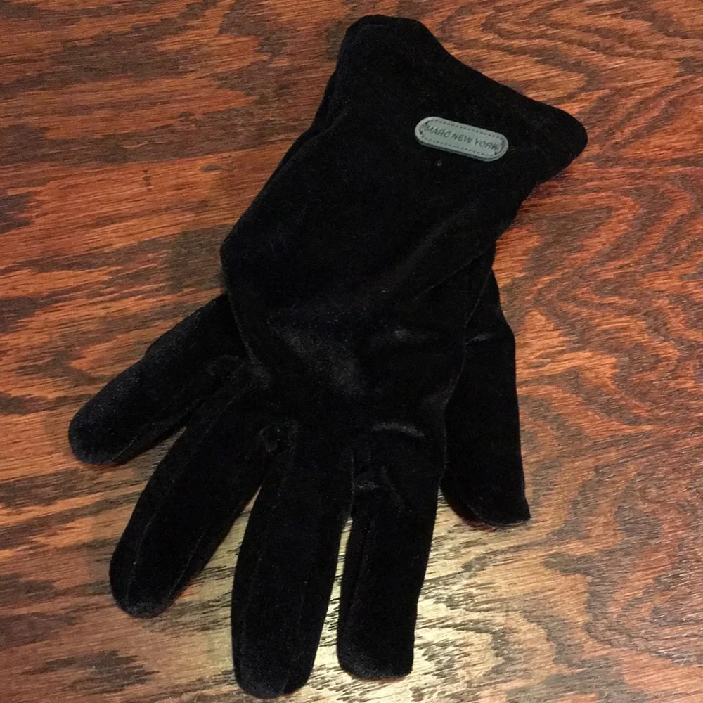 Single Marc New York right velvet glove